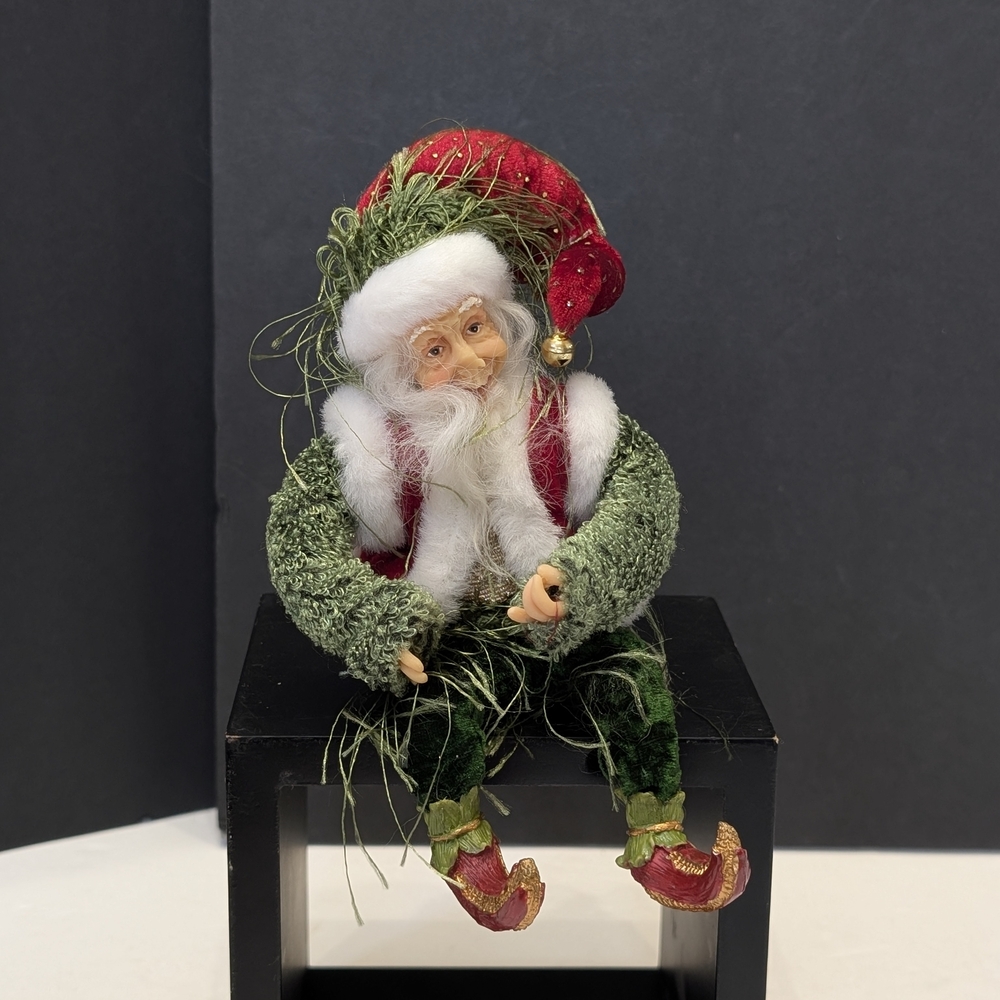 Festive Red & Green Santa Elf Figurine - Holiday Home Décor